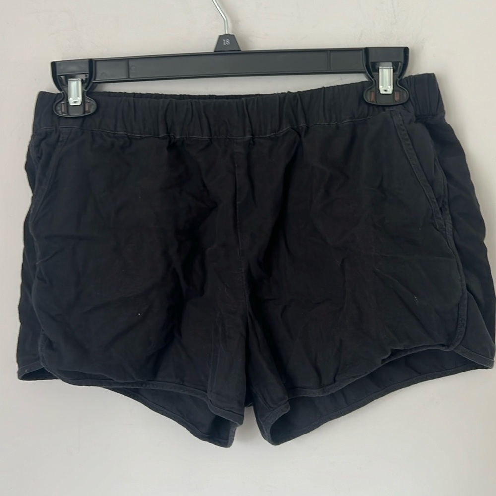 Madewell women’s black cotton blend shorts, size medium 🕶️